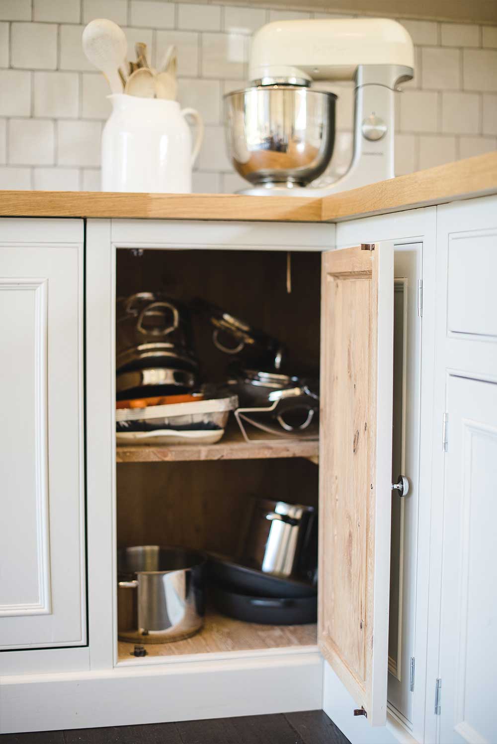 Georgian style kitchen units hand crafted, can be painted with Farrow and Ball paints in a choice of colours, The Bramble Tree kitchen specialist based in Newark, Nottinghamshire